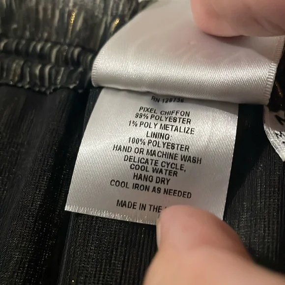 NWOT Finley Candace Pixel Chiffon Top Size M - Picture 6 of 8